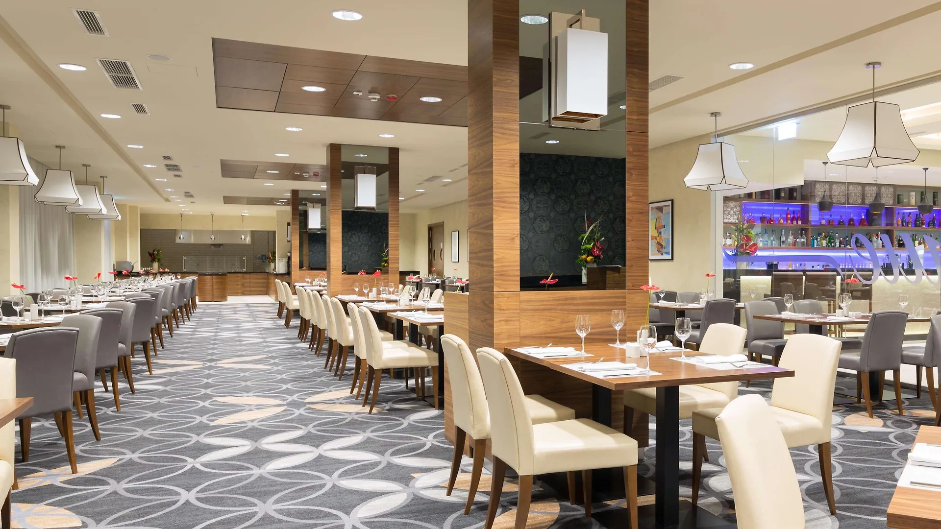 ****  Doubletree By Hilton Krakow Hotel & Convention Center Polónia