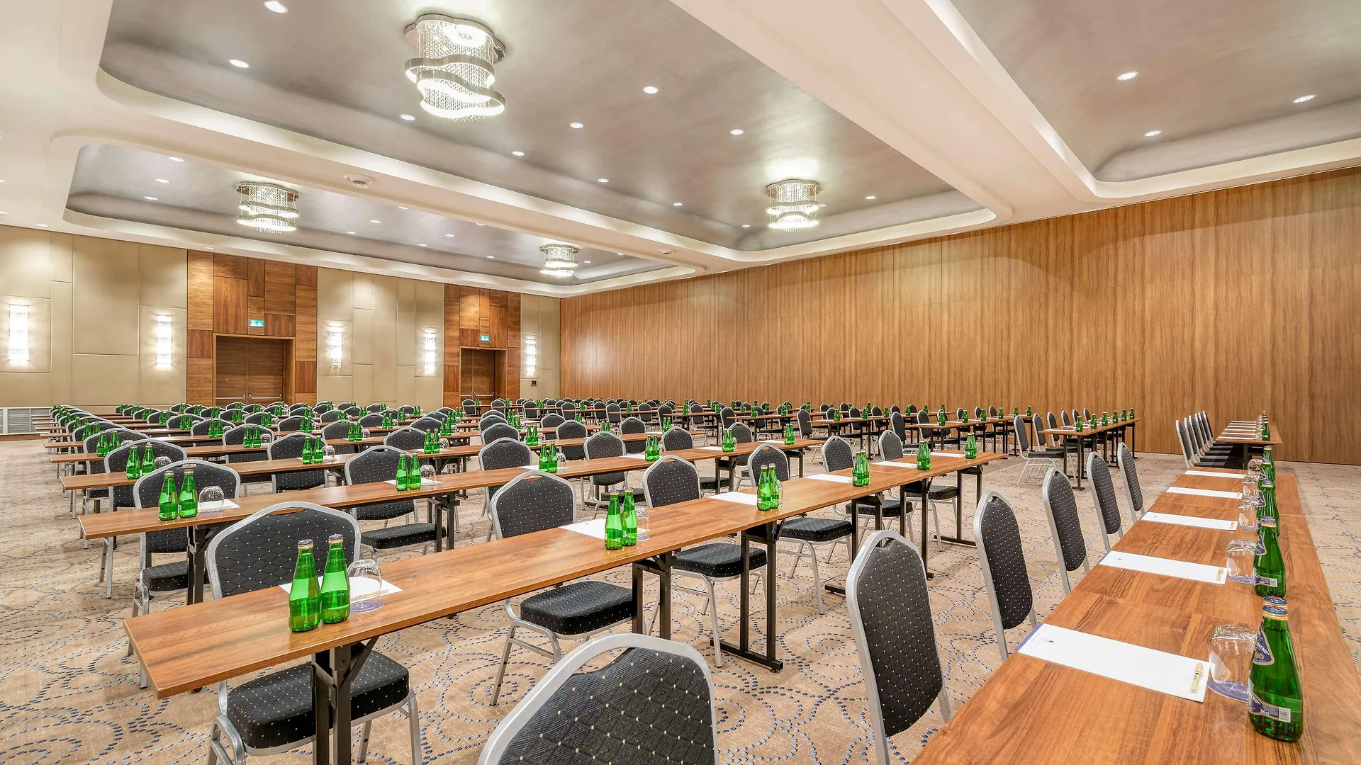 Doubletree By Hilton Krakow Hotel & Convention Center 4*,